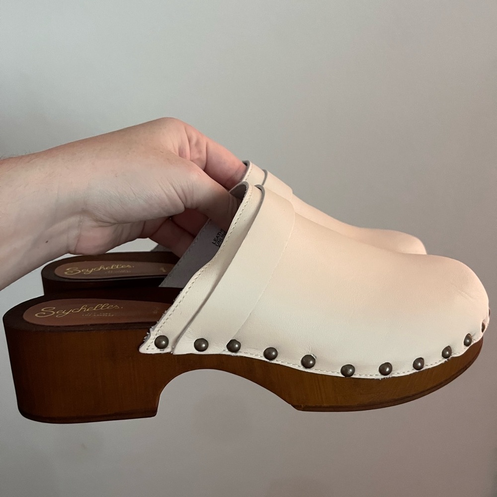 Seychelles clogs -brand new